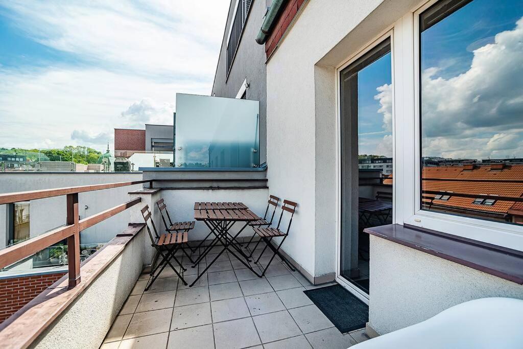 3 Bedroom Flat With Amazing Terrace Apartamento Praga